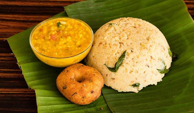 Fresh pongal with vada served on banana leaf